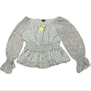 Max edition top women’s medium off white heart pattern new with tags.